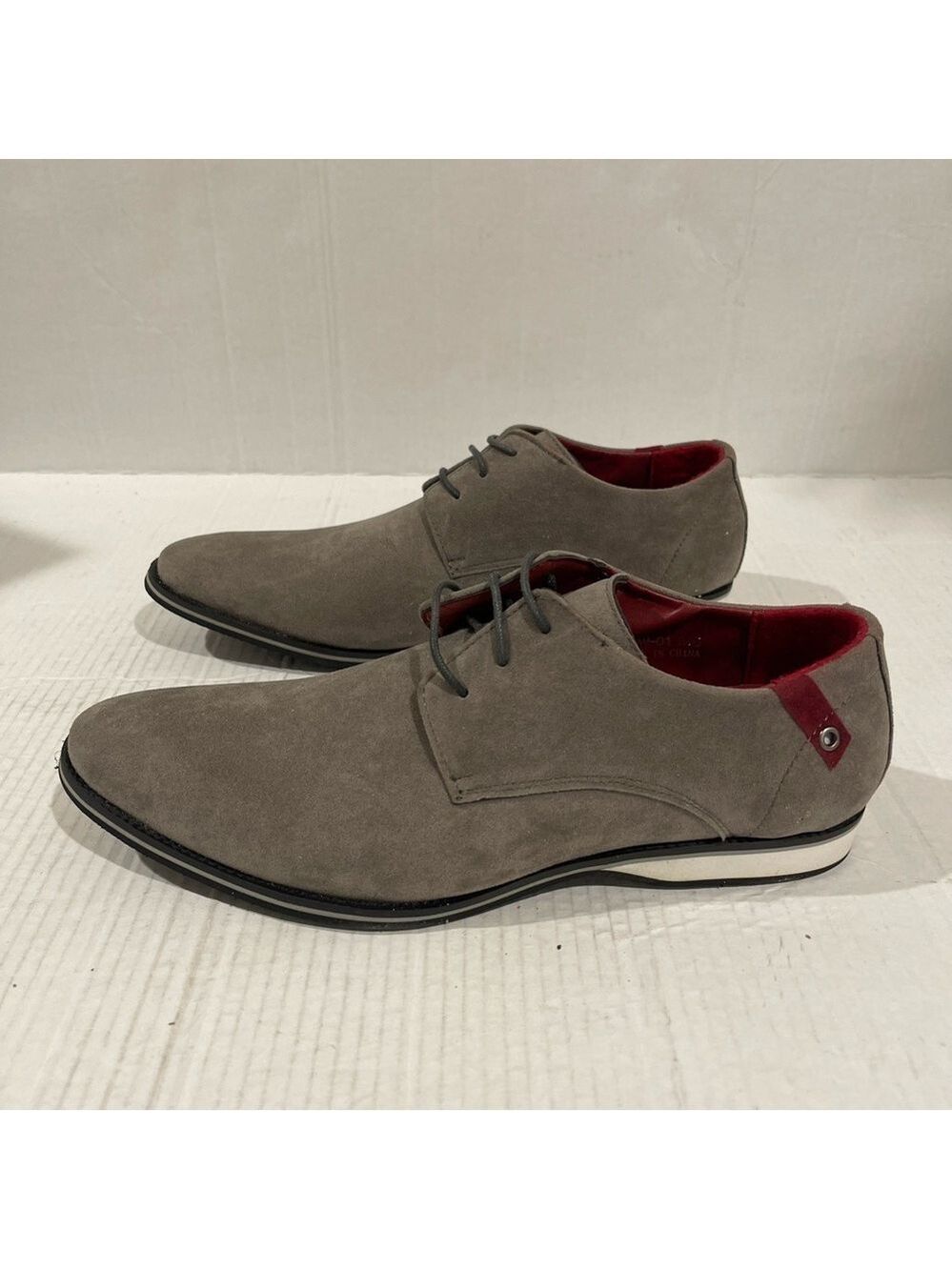 Men’s Royal Shoes Grey Faux Suede Oxford Size 8.5 US!